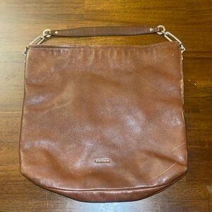 Coach Madison Pebbled Leather Shoulder Bag. Camel brown. Code 27858.
